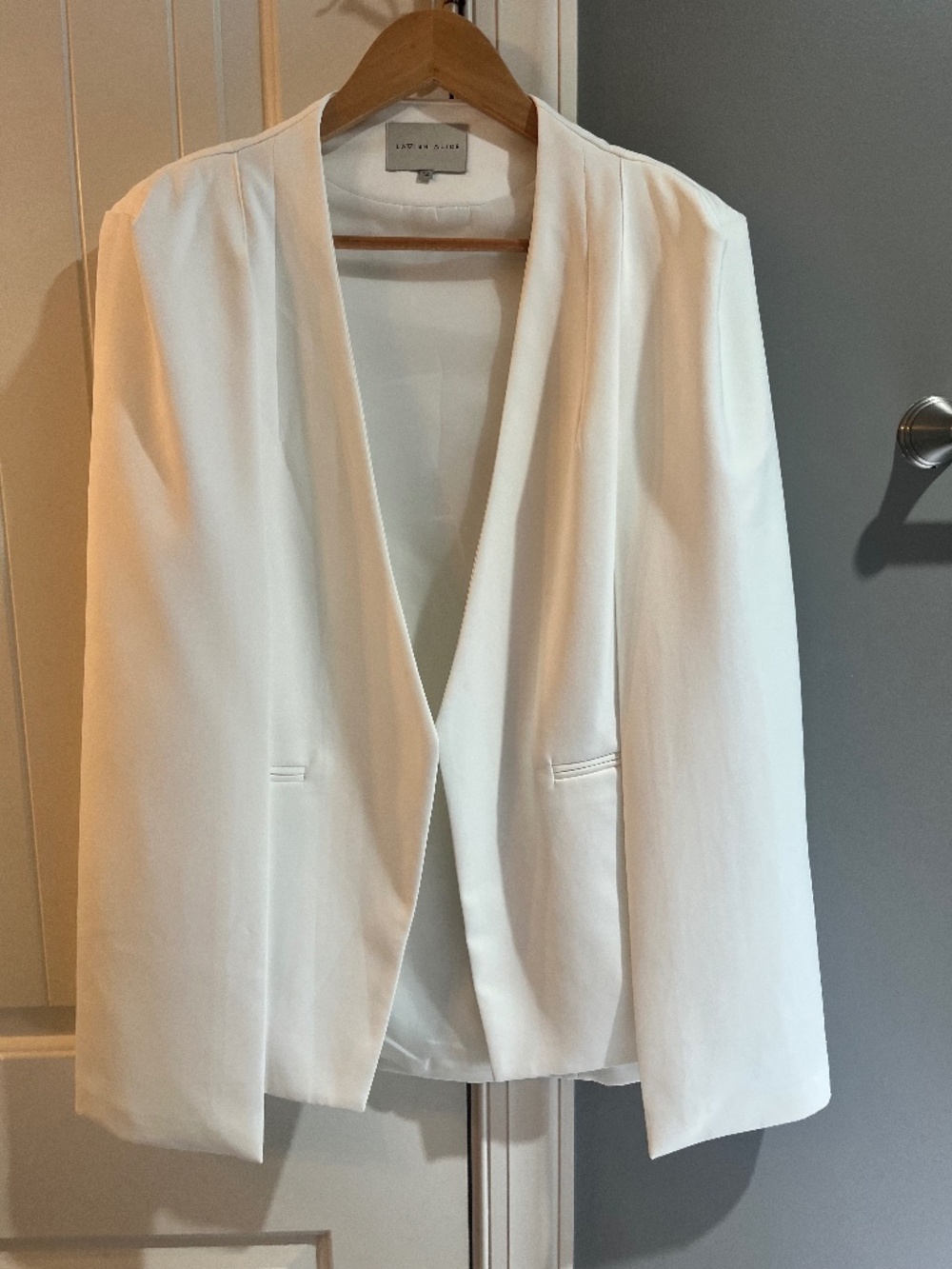 Lavish Alice White Cape